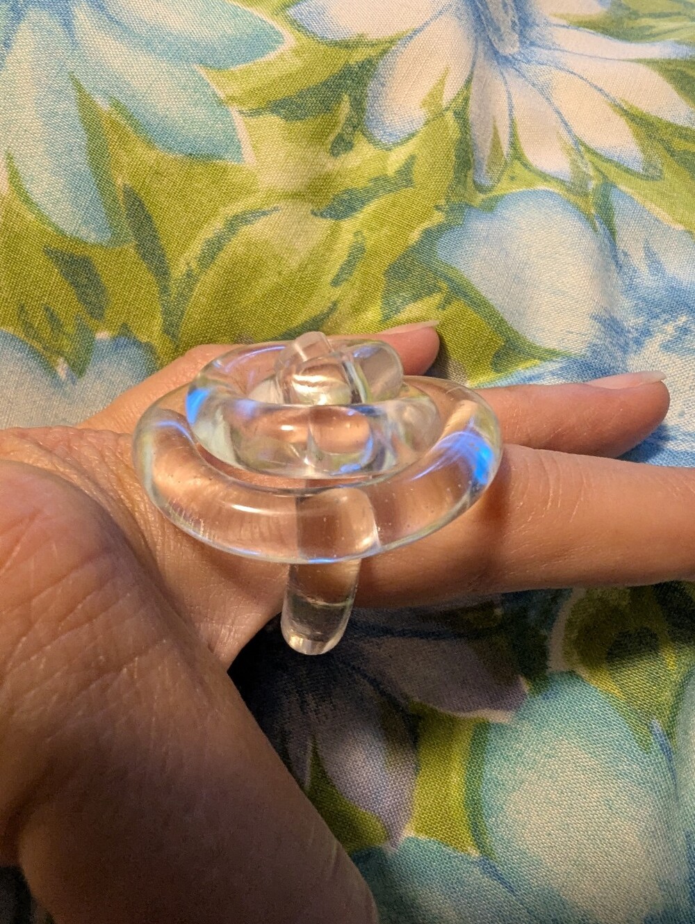 HUGE CLEAR SWIRL RING - Picture 4 of 5